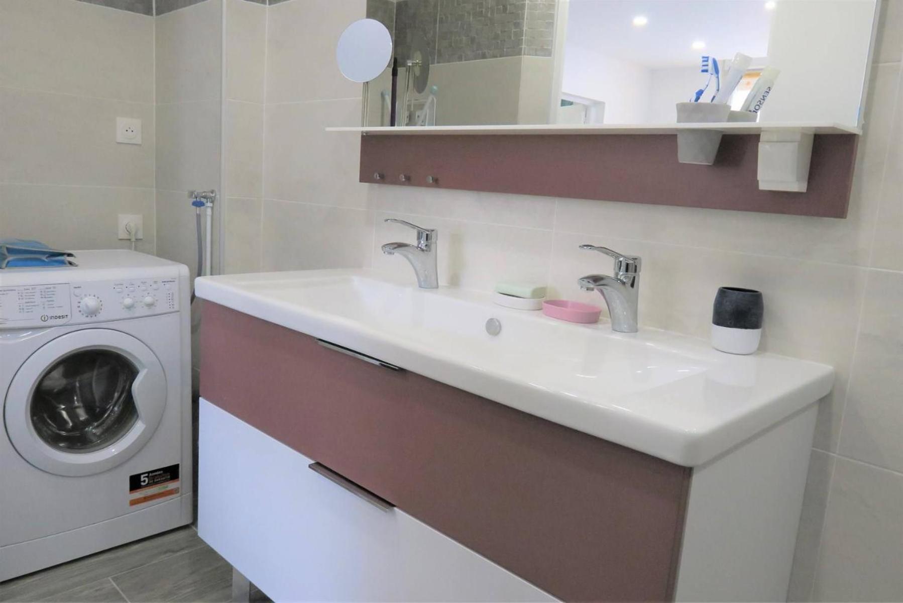 Renove Avec Wifi Bien Equipe Au Centre De - Ref 940 * Perros-Guirec