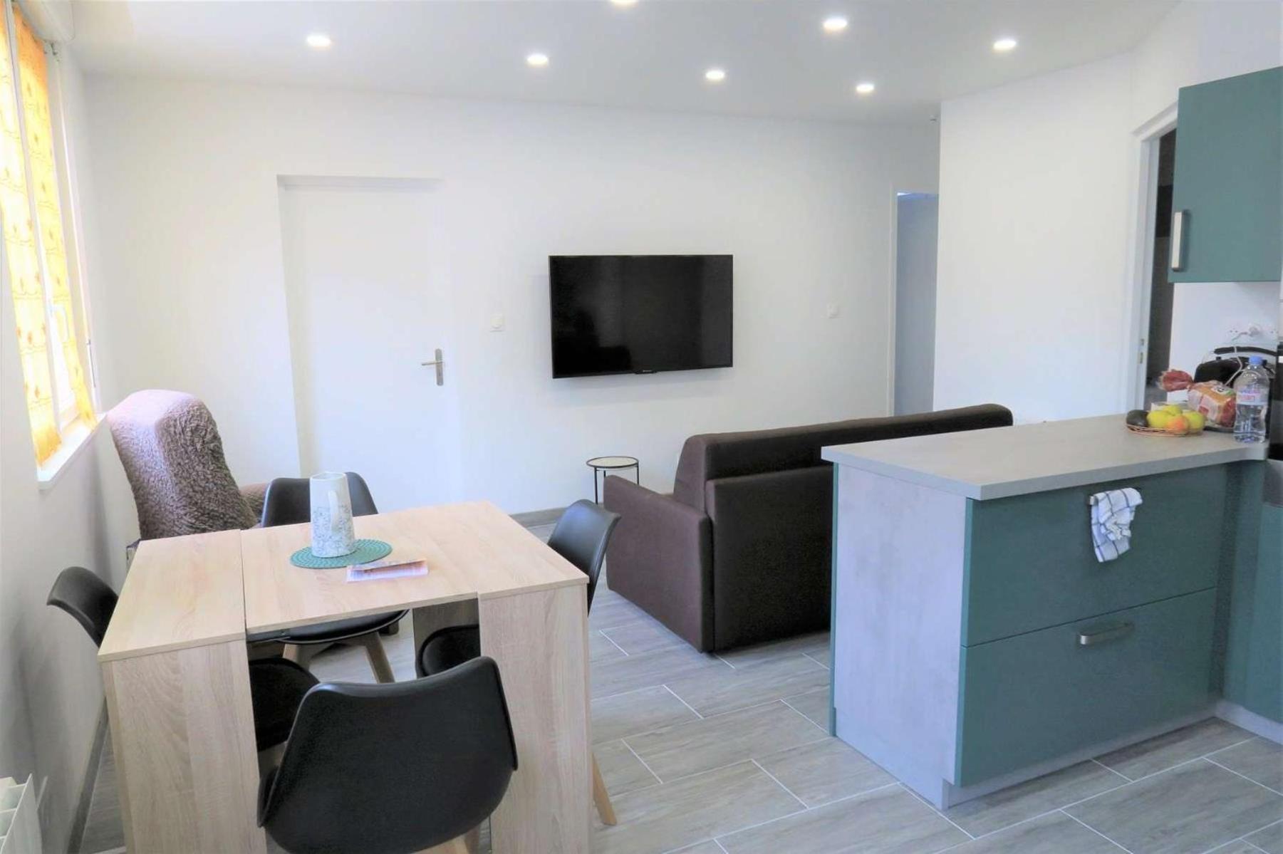 Apartment Renove Avec Wifi Bien Equipe Au Centre De - Ref 940 *
