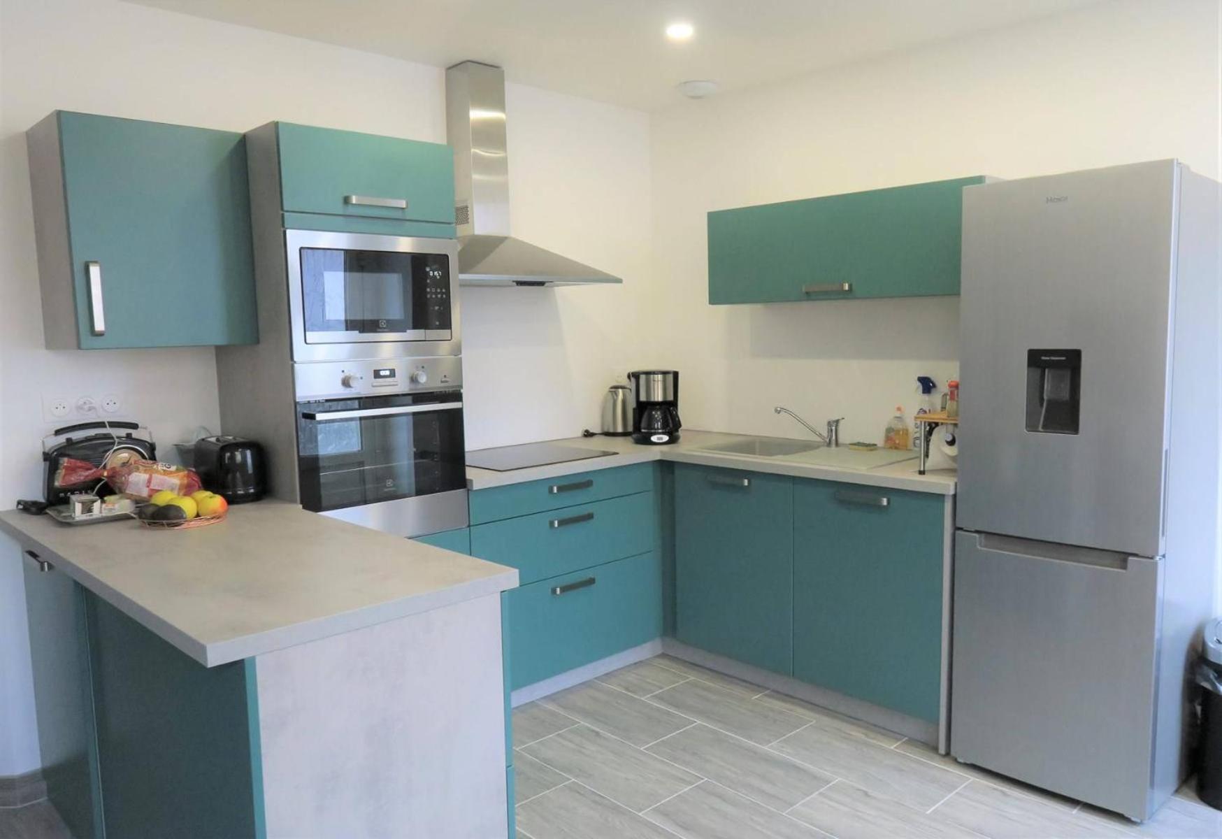 Renove Avec Wifi Bien Equipe Au Centre De - Ref 940 *